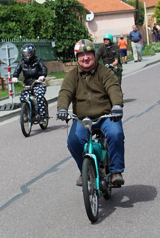 Devátý ročník akce nazvané Setkání mopedů pořádali nadšenci z Dobšic.