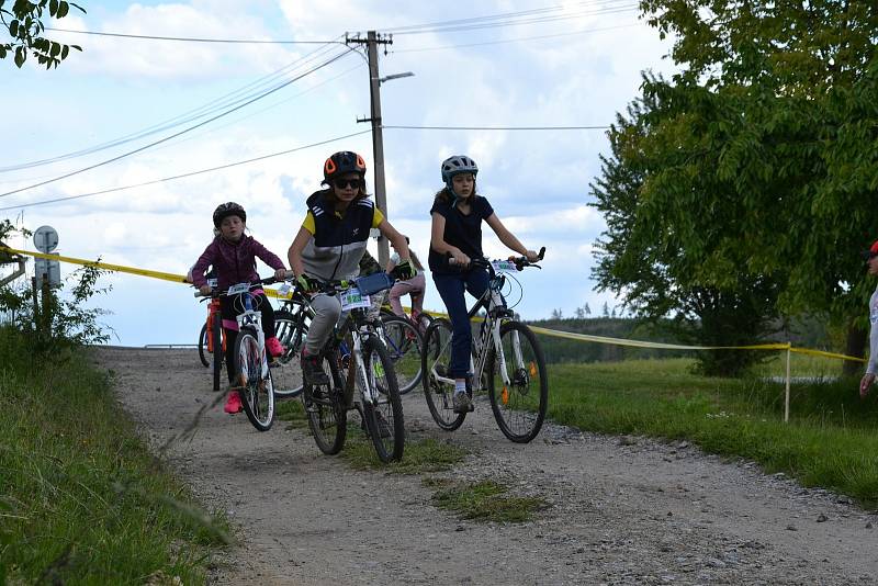 Čtvrtého ročníku Cyklistikiády se poslední květnovou sobotu zúčastnilo ve Vranovské vsi sedm desítek dětí. Foto: Z. Kasal