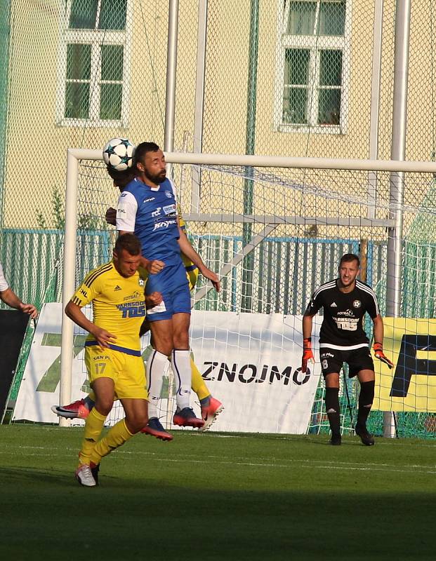 V prvním kole Fortuna národní lize se střetly celky 1. SC Znojmo FK (v modrém) - FK Varnsdorf.