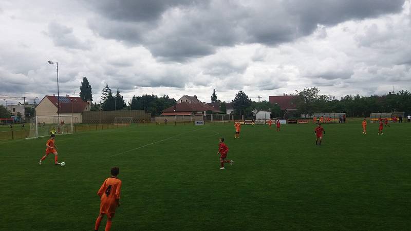 Okresní fotbalový svaz Znojmo uspořádal v úterý tradiční turnaj výběrů. Zúčastnili se ho zástupci Znojma, Brna, Bratislavy a Trnavy.