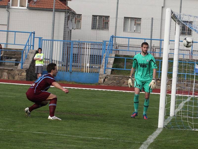 Znojemští fotbalisté v utkání s Varnsdorfem.