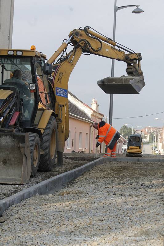 Blížkovice budou mít nově opravené náměstí. Slavnostní otevření náměstí plánuje vedení městyse na státní svátek, tedy 28. října.