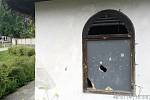 Mladé vandalky házely kameny do oken v Hradebním příkopě u Dolního parku ve Znojmě.