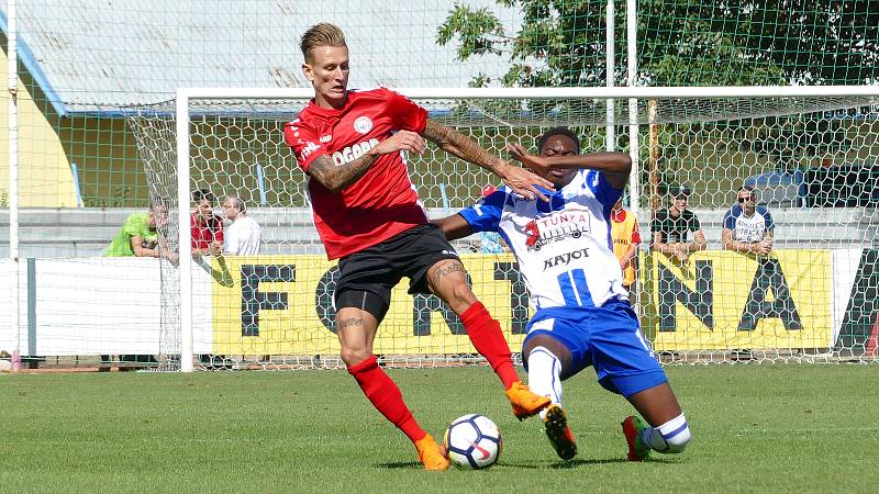 Nováček FORTUNA: NÁRODNÍ LIGY, Chrudim, se dočkal první výhry, když porazil Znojmo 4:1. To na svou výhru musí ještě počkat.