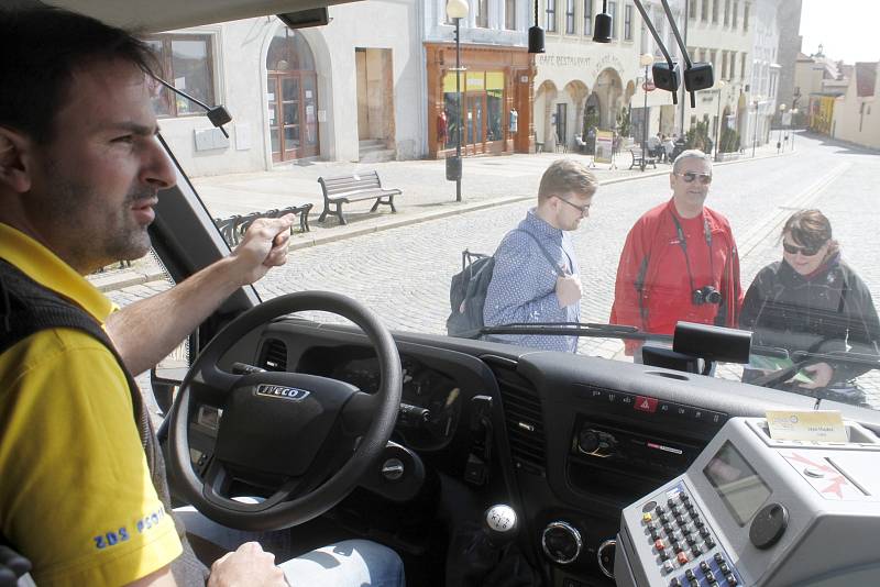 V sobotu 2. dubna 2016 vyrazil na trasu s turisty nový Vinobus VOC Znojmo. Vůbec poprvé.