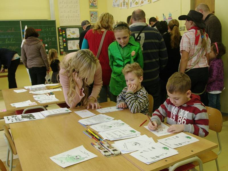 Stovky budoucích prvňáků zamířily v sobotu se svými rodiči k zápisům do prvních tříd. 