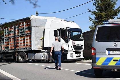 Ke srážce nákladního a osobního auta došlo v Citonicích na Znojemsku.