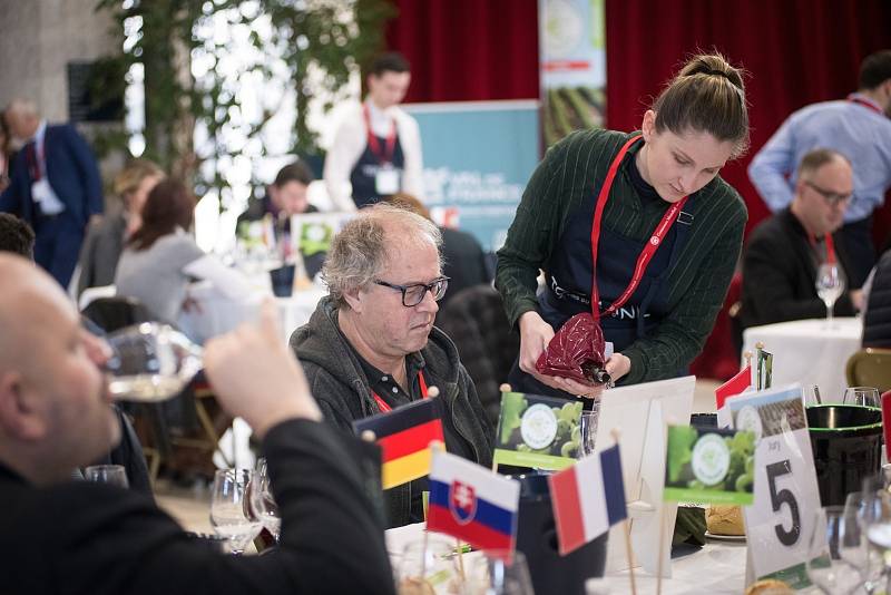 Dvě zlaté a jednu stříbrnou medaily získaly sauvignony Znovínu Znojmo na světové soutěži v Bruselu.