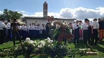 Strážci vinic uzavřeli vinohrady pro všechny kolemjdoucí až do skončení sklizně hroznů.