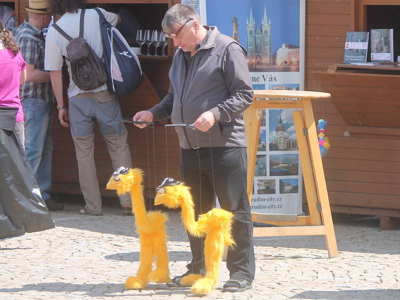 Znojemské Dny partnerských měst se letos nesly ve znamení téměř letního počasí.