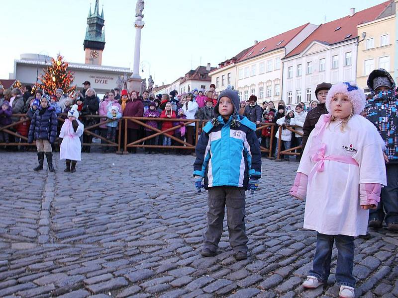 Andílci, čerti i Mikuláš se jako již každoročně zastavili i ve Znojmě, aby obdarovali hodná, ale i ta zlobivější dítka.