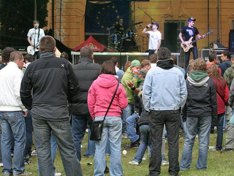 Kapela Jaksi Taksi na festivalu Louka Open 2010.