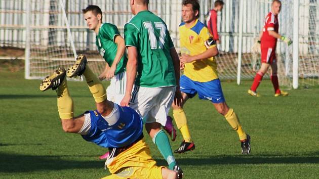 Tasovice (ve žlutém) rozstříleli Bystrc 4:0.