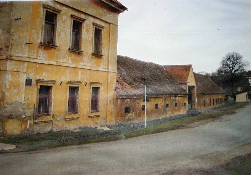 Smysluplné využití našli nedávno pro opuštěný objekt uprostřed vesnice v Tvořihrázi. Zchátralý zámeček proměnili v muzeum, které přibližuje vesnický vesnický život v minulosti.