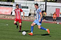 Fotbalisté Znojma (modří) porazili doma v 9. kole MSFL celek Zlínska 4:1.