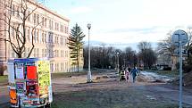 Proti plánované obnově znojemského městského parku vznikla v těchto dnech petice. Signatářům se mimo jiné nelíbí, že se ve střední části parku pokácely všechny stromy, i ty zdravé.