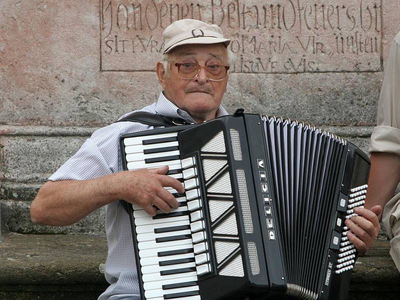 Okurkové dny baví lidi na TGM ve Znojmě. 