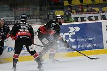 Znojemští hokejoví Orli (v černém) odehráli poslední únorovou neděli závěrečný zápas základní části ICEHL. Doma uvítali mančaft Pustertalu.