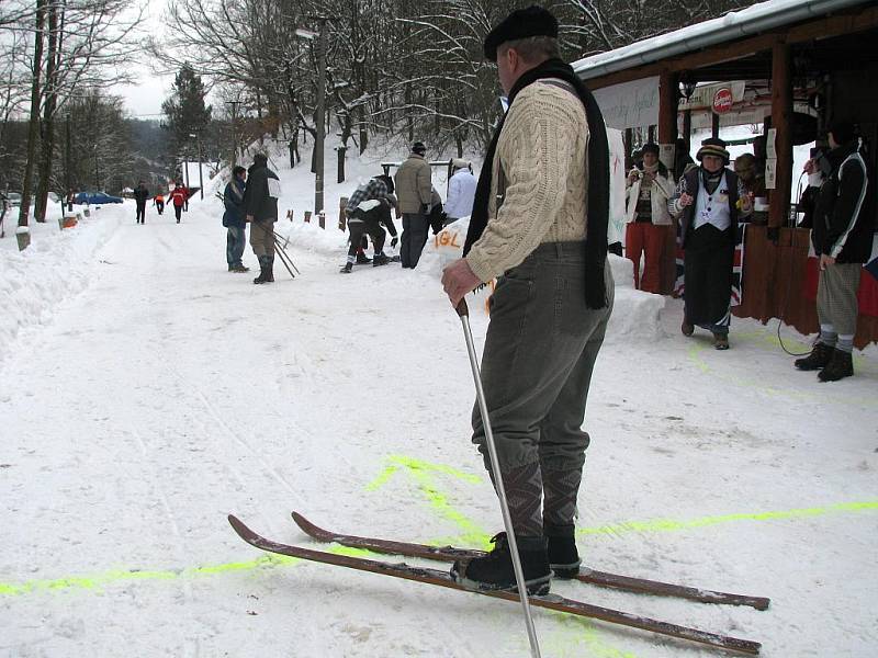 Ve Vranově nad Dyjí soutěžili lyžníci. 