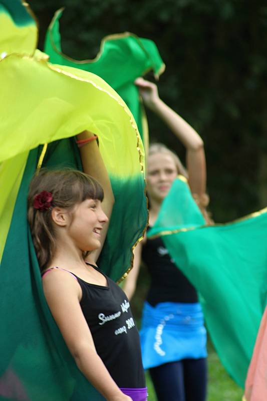 Taneční tábor zaměřený na orientální tanec pořádalo Středisko volného času ve Znojmě.