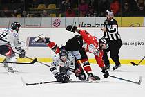 Znojemští hokejoví Orli podlehli poslední prosincovou sobotu na domácím ledě celku Fehérváru 3:4 až po samostatných nájezdech.