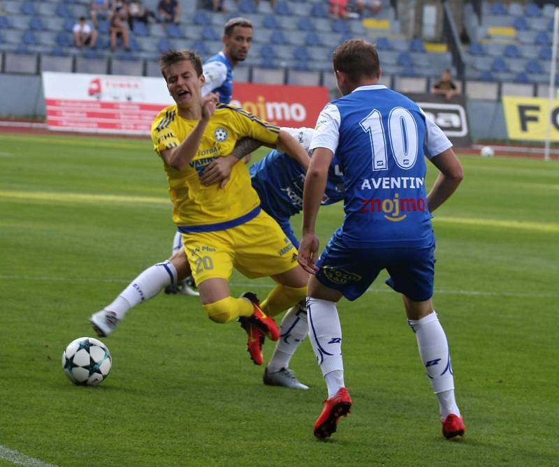 V prvním kole Fortuna národní lize se střetly celky 1. SC Znojmo FK (v modrém) - FK Varnsdorf.