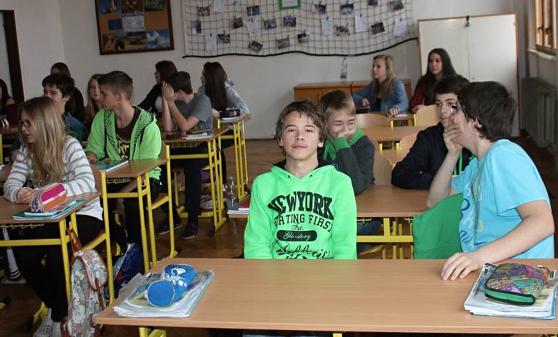 Na základní škole v ulic Mládeže předvedli, jak vypadá výuka a umožnili budoucím prvňáčkům vyzkoušet si zápis nanečisto.