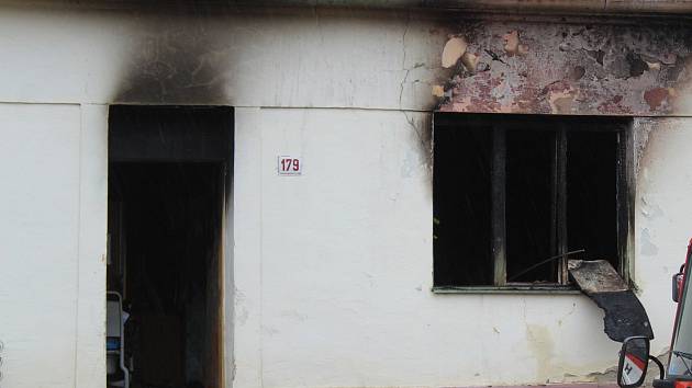 Tragický požár rodinného domu v Oleksovicích, při kterém zahynuly tři malé děti.