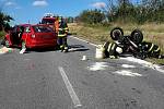 Při střetu osobního auta se dvěma motocykly se u obce Jamolice na Znojemsku těžce zranil motorkář. Přiletěl pro něj vrtulník.