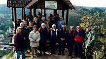 28.10.2010 – slavnostní setkání s ŐTK a KČT za účasti pana Wenzla k 10. výročí vybudování Hadeggské vyhlídky. Walter Wenzel je první z prava.