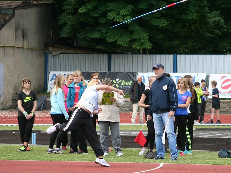 Třetí kolo atletické soutěže staršího žactva jihomoravského kraje se konalo v neděli ve Znojmě. 