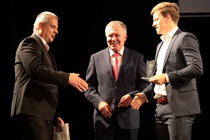 Znojemsko zná svého sportovce za rok 2021. Stal se jím atlet David Bix. Celkem organizátoři z OS ČUS Znojmo rozdali osmatřicet ocenění v desíti kategoriích.