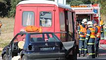 Velké cvičení jednotek IZS zažilo Znojemsko o prvním říjnovém dni. Na silnici číslo I/38 mezi Znojmem a Olbramkostelem byla simulovaná nehoda autobusu, dodávky a osobnmho auta s velkým počtem zraněných a také dvěma mrtvými.