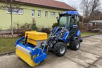 Multifunkční traktor pro údržbu parků pořídili Znojemští za více než dva miliony korun.