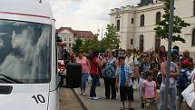 Školáky ze znojemské základní školy na Náměstí Republiky museli v pondělí po jedné hodině odpolední evakuovat znojemští profesionální hasiči. 