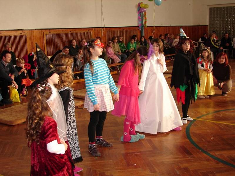 Současné společenské dění v obci pomáhá oživit spolek vrboveckých rodičů a dětí.