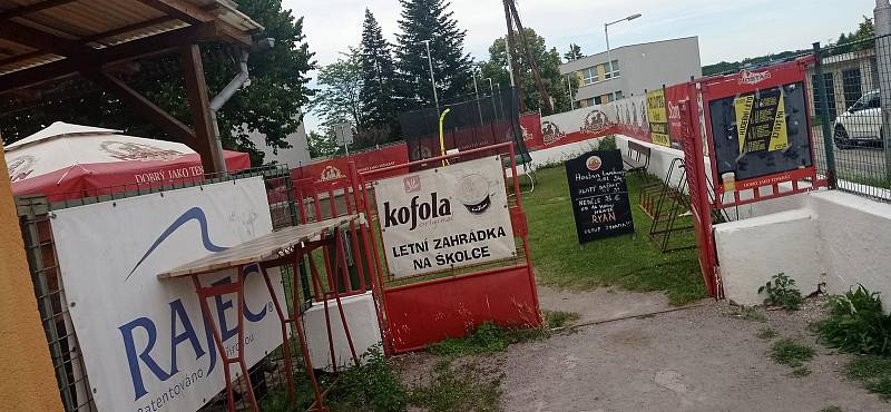 Restaurace Na Školce v blízkosti sídliště v Pražské ulici ve Znojmě