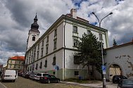 Znojemský klášter dominikánů a fara.