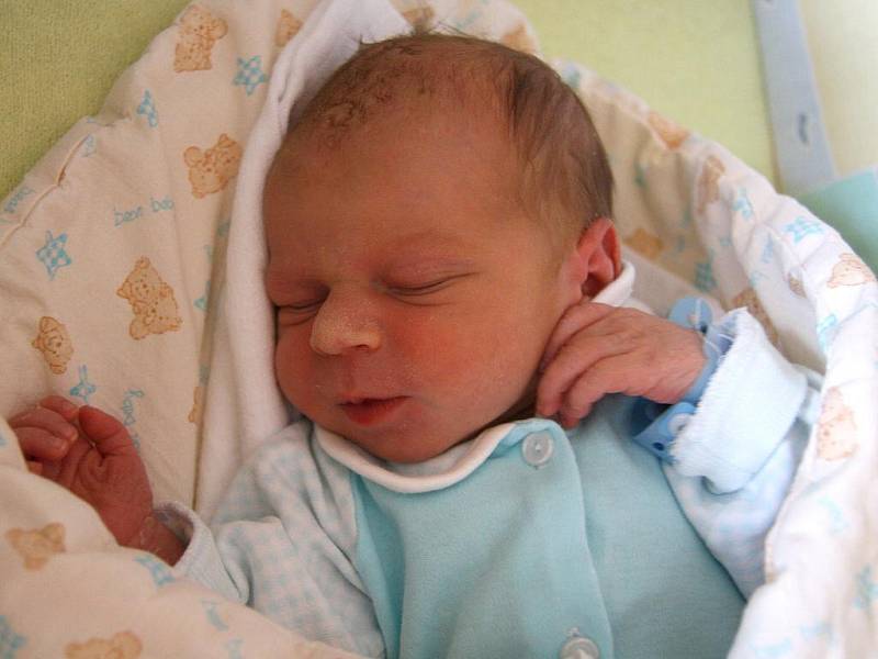 Dominik Vala, 49cm, 2790g, 24.3.2010, Únanov