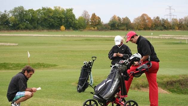 Golfové hřiště v Těšeticích ožilo o uplynulém víkendu posledním turnajem sezony.