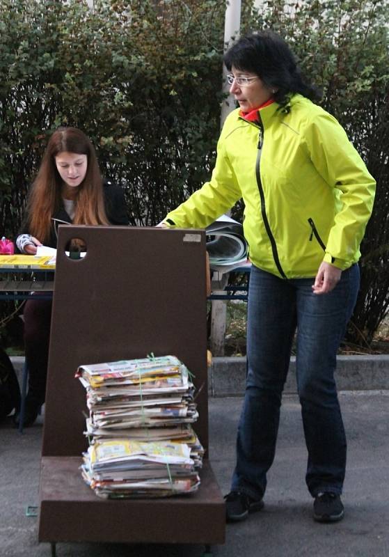 Rodiče dětí, které navštěvují znojemskou základní školu na náměstí Republiky, sbírají starý papír vždy dvakrát ročně. 