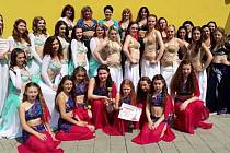 Ženy a dívky, které tančí pod Střediskem volného času Znojmo, zabodovaly o víkendu  v krajském kole soutěže Světlo Orientu.