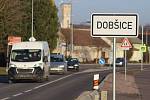 V únoru končí oficiálně opravy průtahu Dobšicemi. Auta již obcí jezdí, kolaudace silnici ještě čeká.