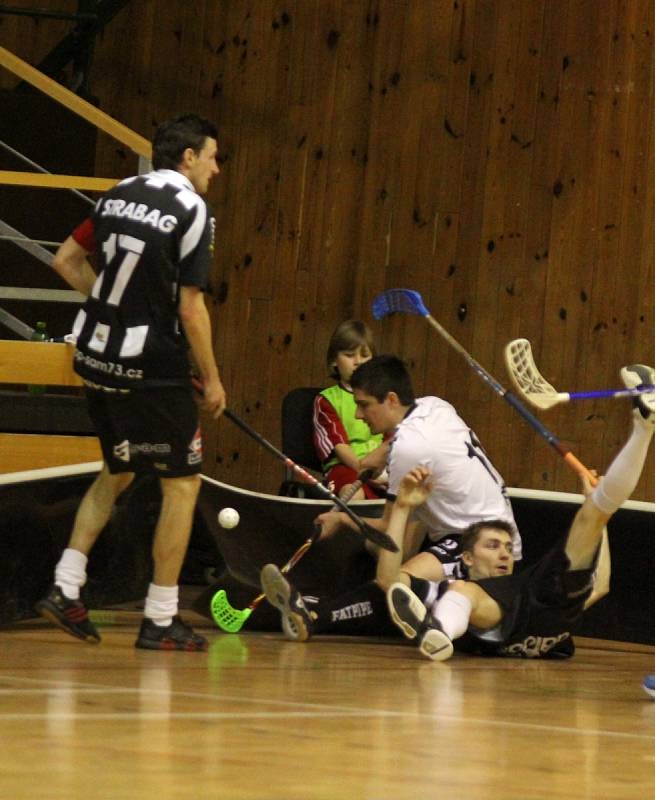 Nejdříve prohrávali 0:2 a nakonec zvítězili 7:3, tak rozehráli znojemští florbalisté čtvrtfinálovou partii play-off první ligy s Hattrickem Brno.