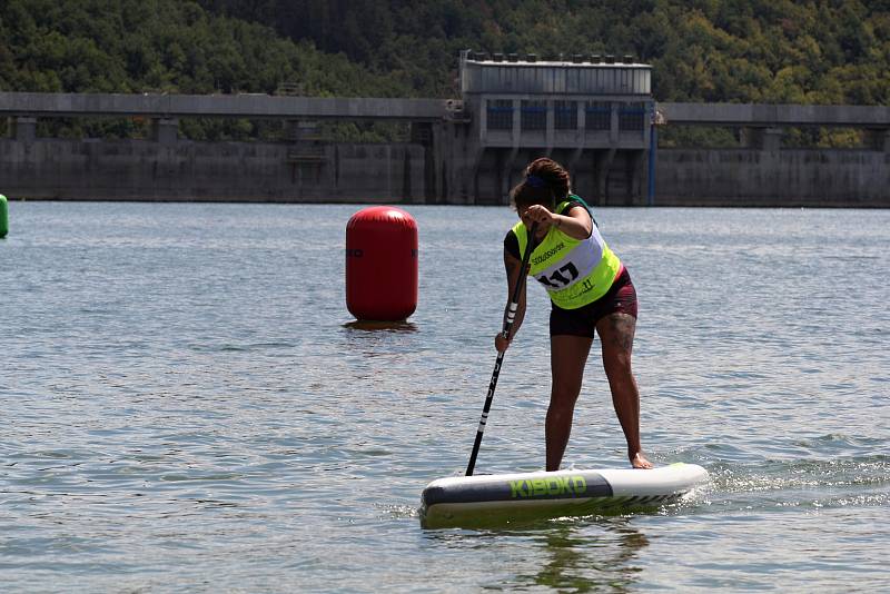 Premiérový republikový šampionát v paddleboaradu se konal na vranovské přehradě.