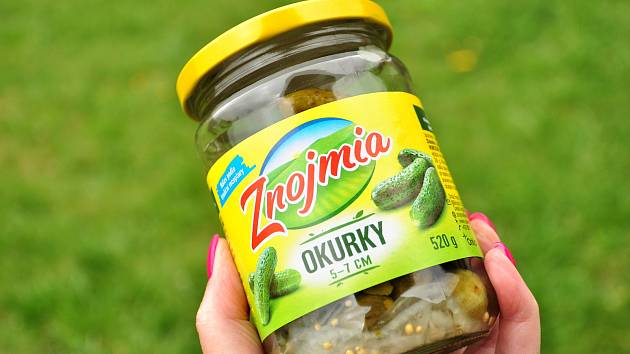 Výrobu okurek Znojmia odkoupila norská společnost Orkla. Podle původní receptury je vyráběla donedávna v Bzenci a závodě v Turecku.