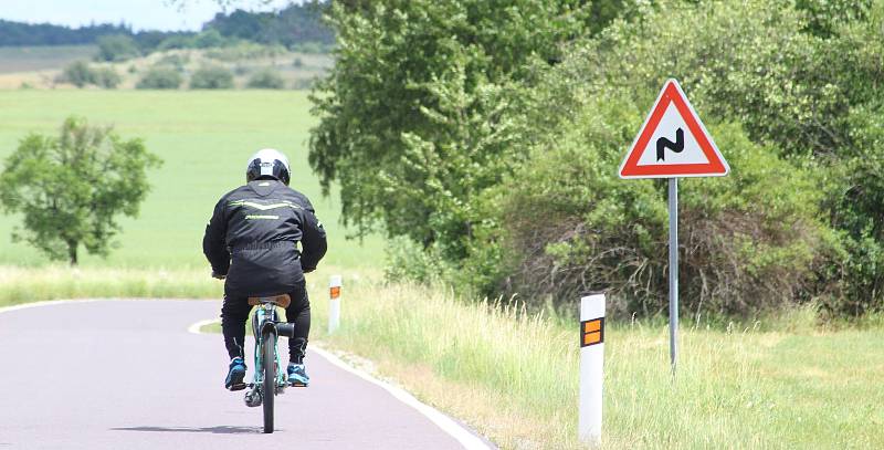 V Rozkoši se o víkendu sešly desítky majitelů mopedů.