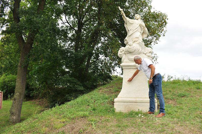 Starostou městyse Vratěnín na Znojemsku se Martin Kincl stal poprvé v roce 1990, v čele obce vytrval dodnes a kandiduje i ve svých 65 letech znovu.