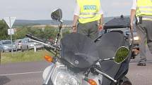 Nehoda motorkáře u křižovatky mezi Znojmem a částí obce Kasárna.