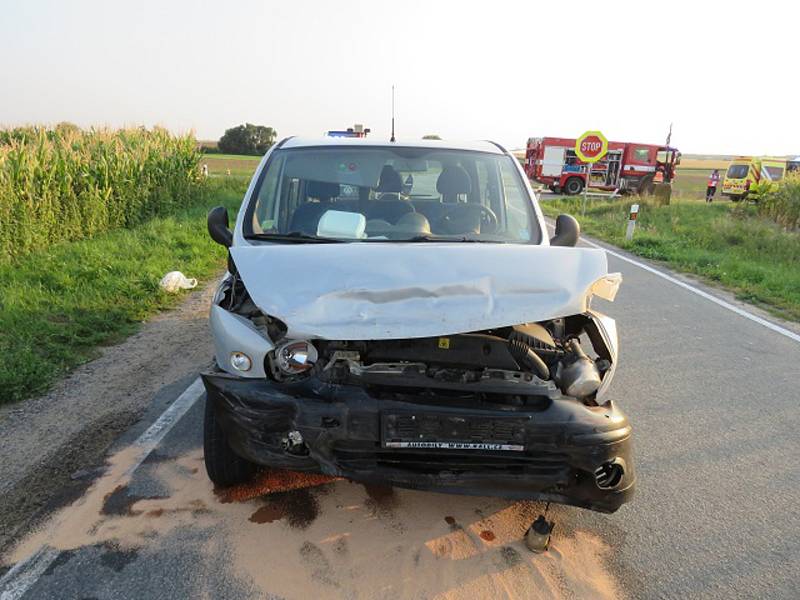 Policie pátrá po nehodě u Olbramovic po řidiči šedého Fiatu.